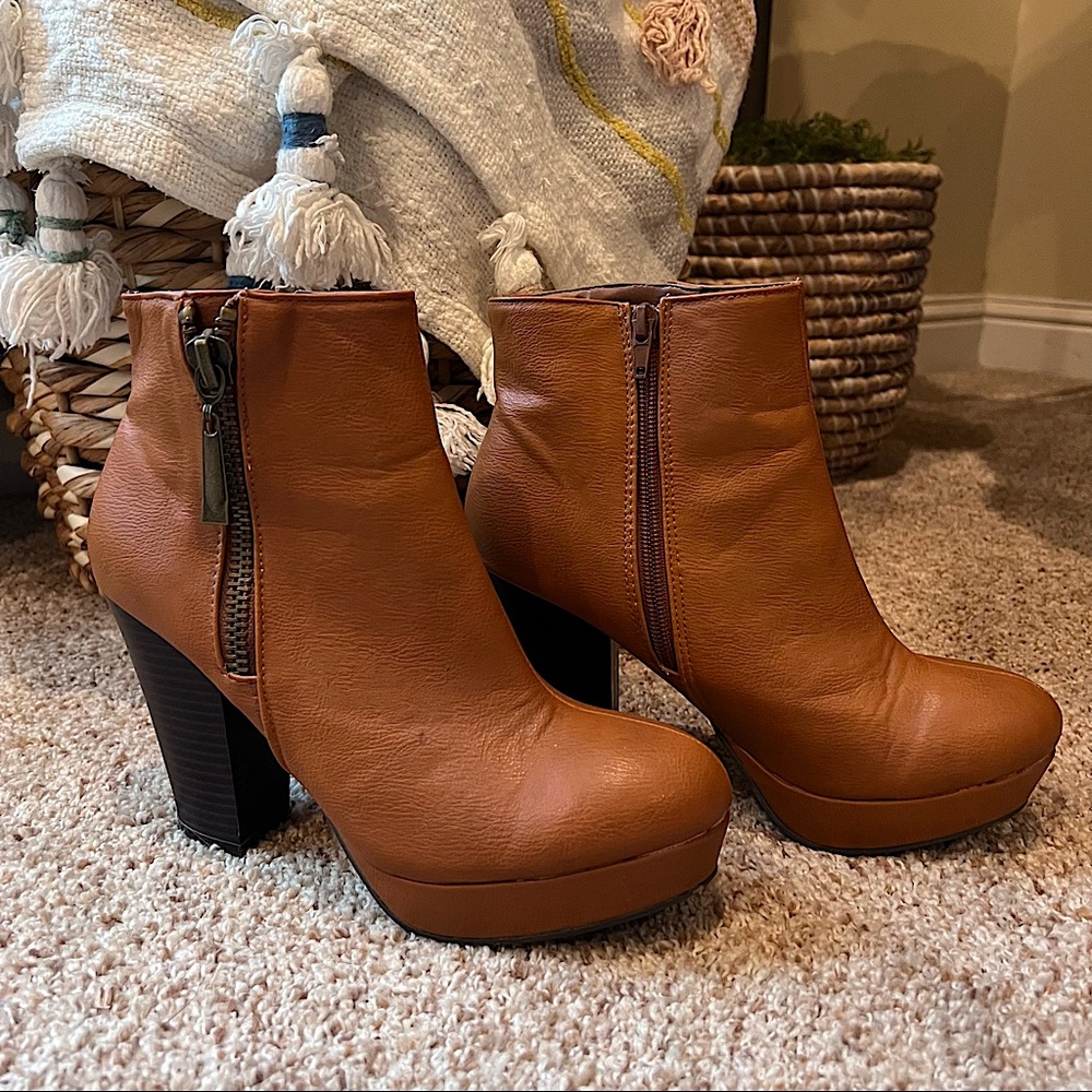 Bamboo- Camel Brown - platform double zipper booties size 8